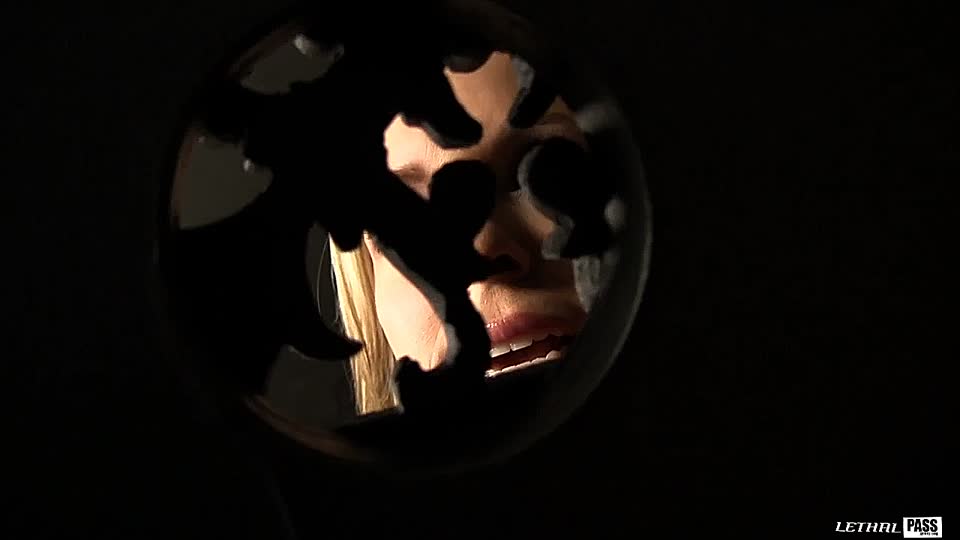 Courtney Cummz im Glory Hole mit Ralph Longs Giganten